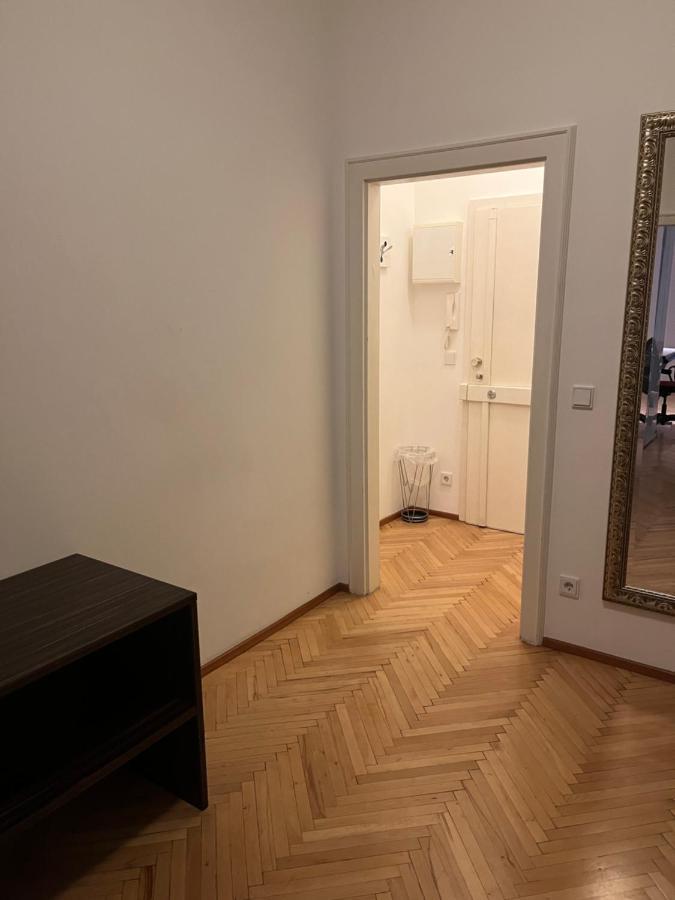 Default 1010 * Viena